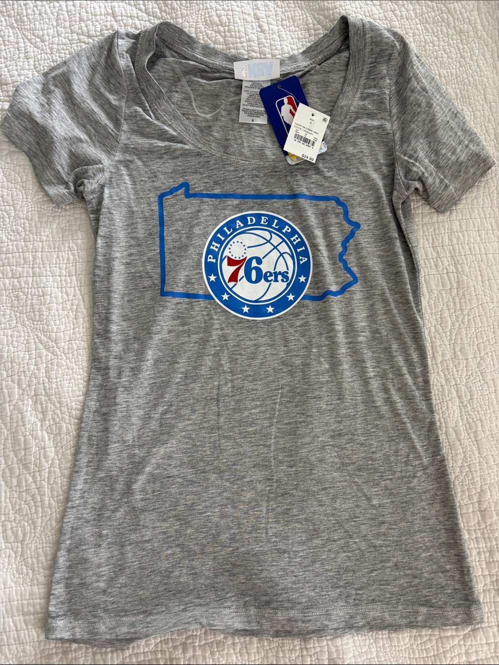 Philadelphia 76ers Women's Gray Logo Tee